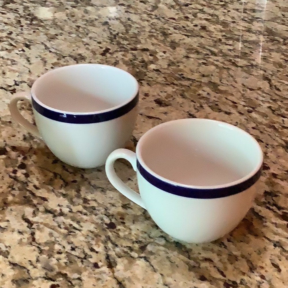 2 Coffee mugs for lattes